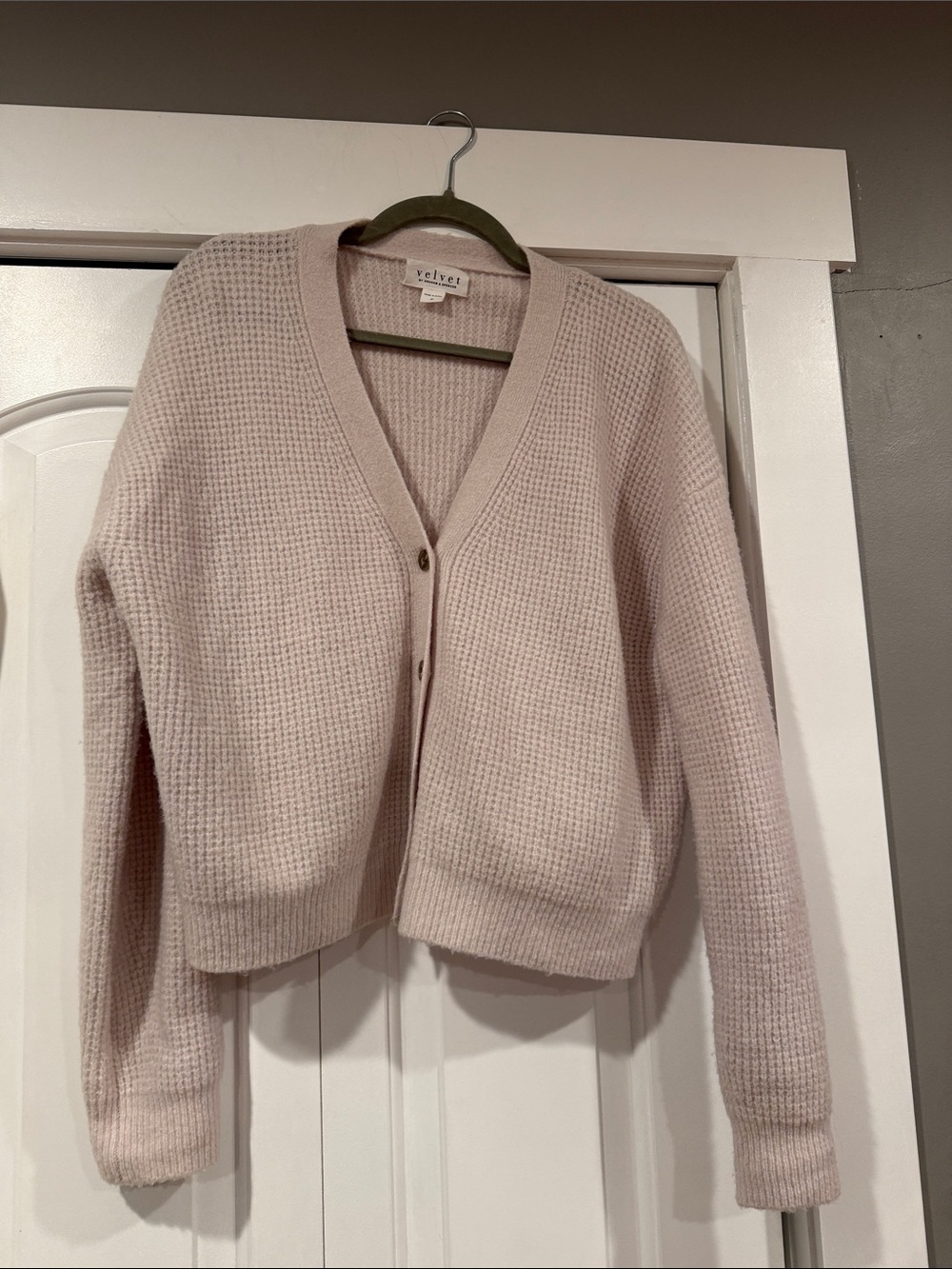 Velvet by Graham & Spencer tan cream Cropped Waffle-Knit Cardigan med